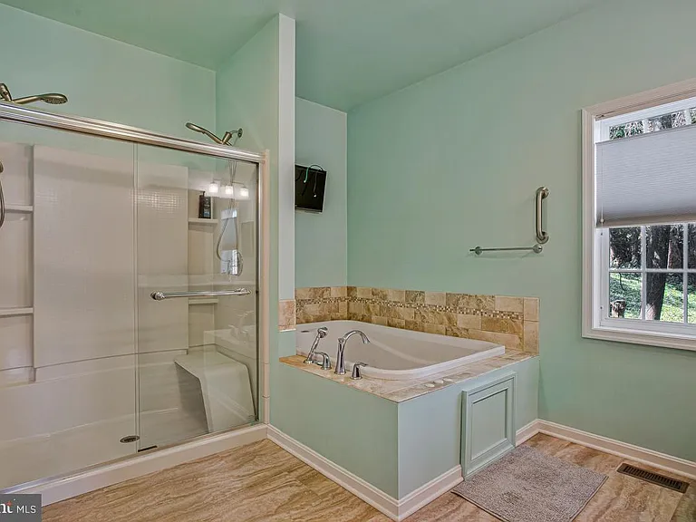 1002 Nabbs Creek Rd — Photo 4
