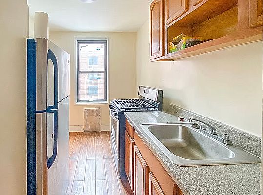 2nd image of 255 Clarkson Ave #411