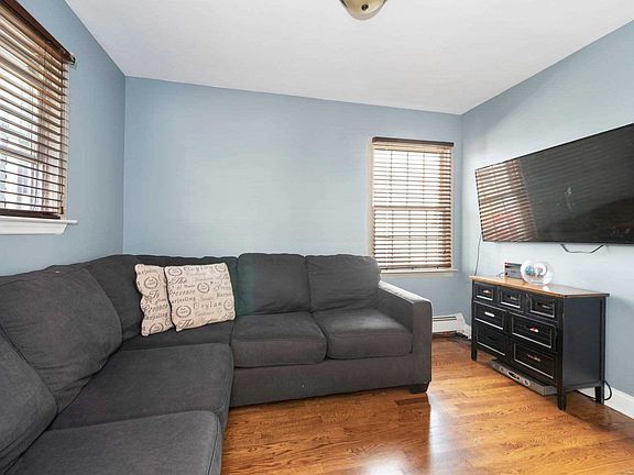 4th image of 22 Beech Ct