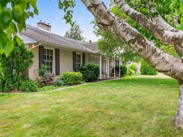 9 Prince George Dr, Toronto, ON M9A 1X9