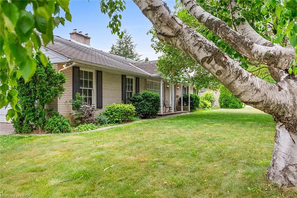 9 Prince George Dr photo 1