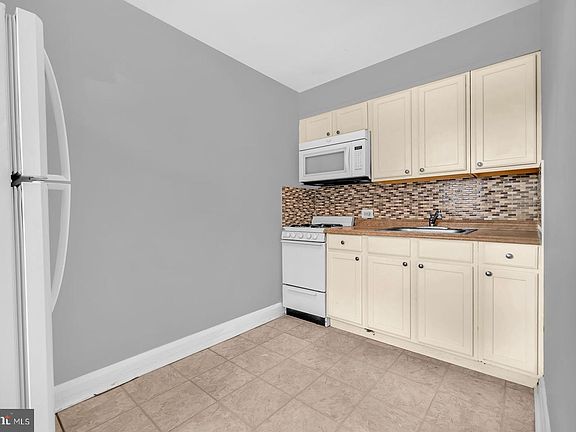 4th image of 1304 Dartmouth Ave