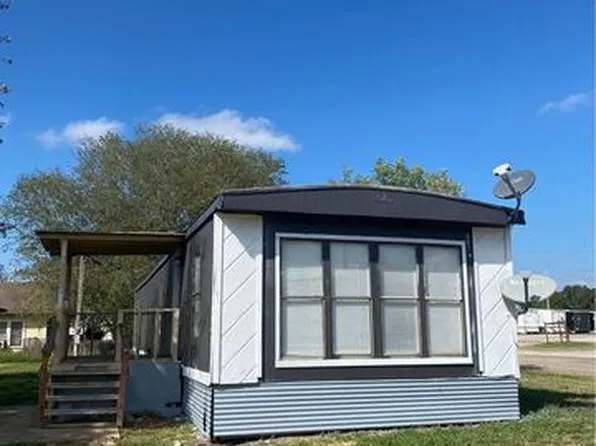 1102 Simmons Ave #1, Jourdanton, TX 78026