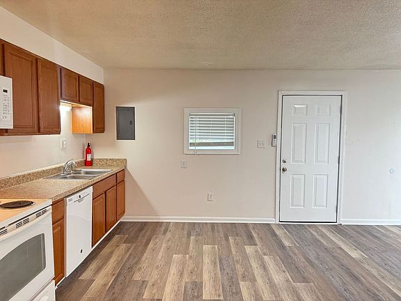 4th image of 210 Marion St APT 3