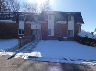 1862 Colonial Village Way APT 3, Waterford, MI