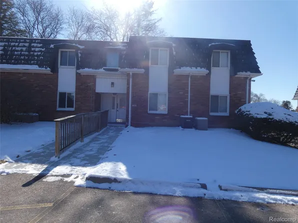 1862 Colonial Village Way APT 3, Waterford, MI 48328