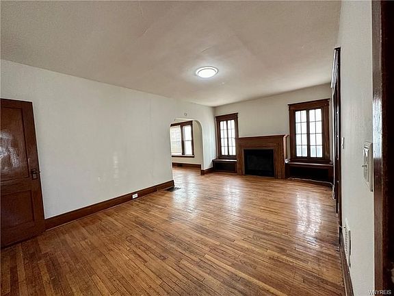 4th image of 277 Lisbon Ave