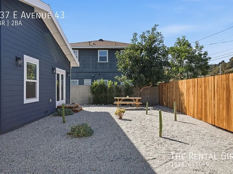 137 E Avenue 43 — Photo 29
