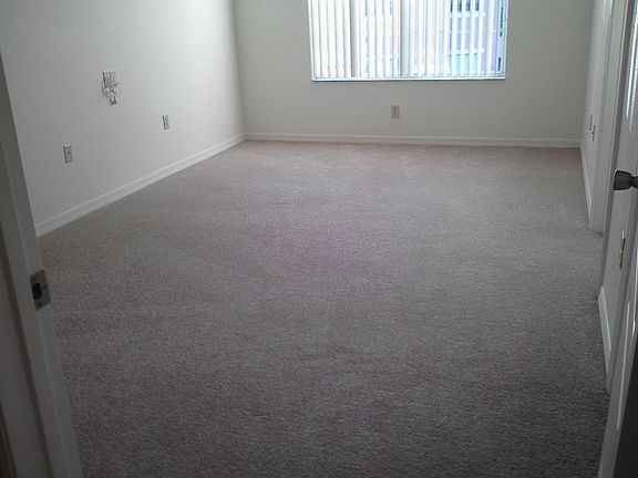 4th image of 108 SW Peacock Blvd #205-1