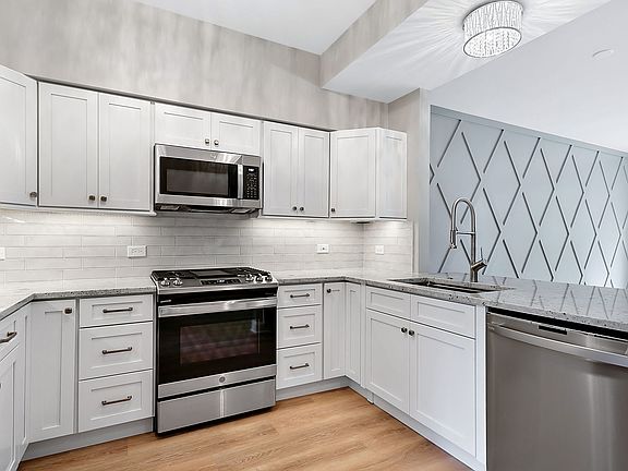 2nd image of 323 Glen Leven Ct