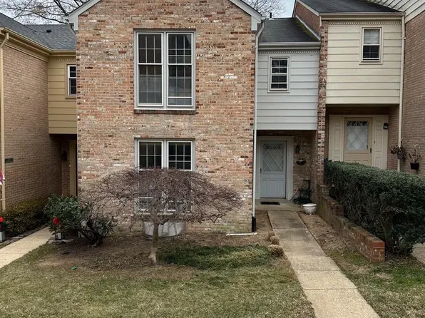 1954 Hopewood Dr, Falls Church, VA 22043