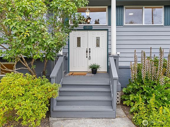 4th image of 1011 Carol Way