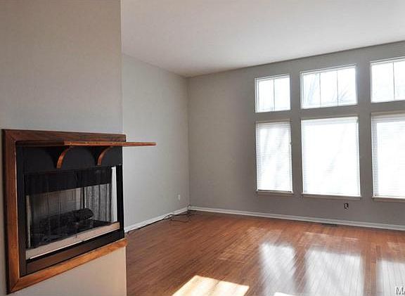 4th image of 5351 Pershing Ave