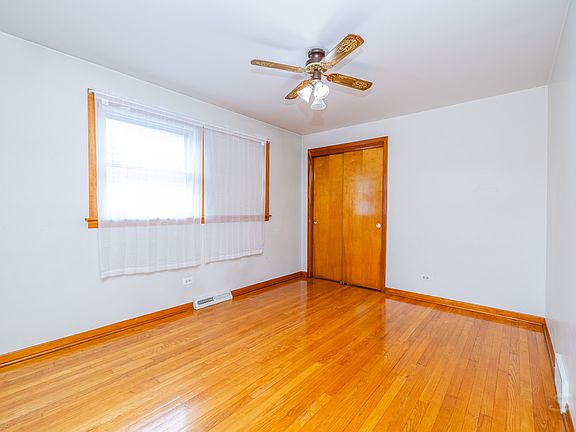 3rd image of 6023 S Parkside Ave