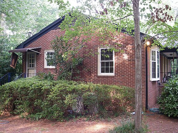 3rd image of 215 Bennington Dr