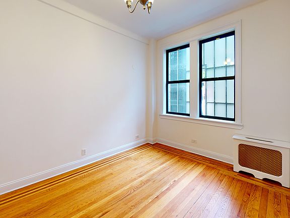 4th image of 245 W 51st St APT 807