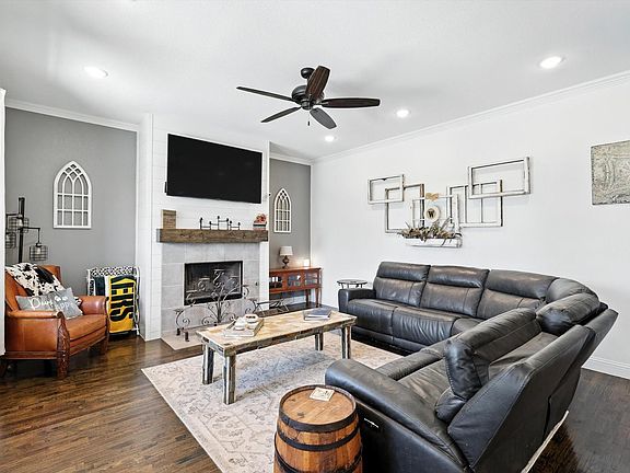 5th image of 104 Maudy Ln