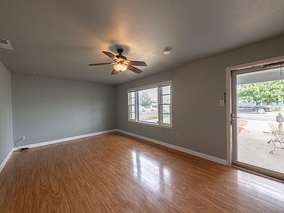 3rd image of 5207 Lancaster Dr