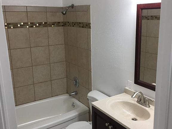 4th image of 422 N I St APT 2