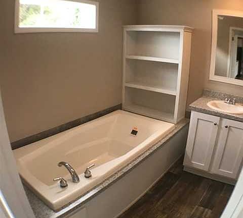 4th image of 220 Malibu Dr