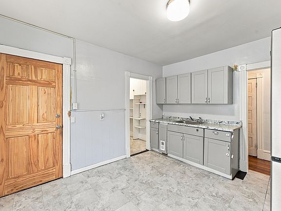 5th image of 190 Oak St