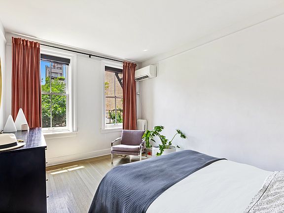 3rd image of 130 W 16th St APT 54