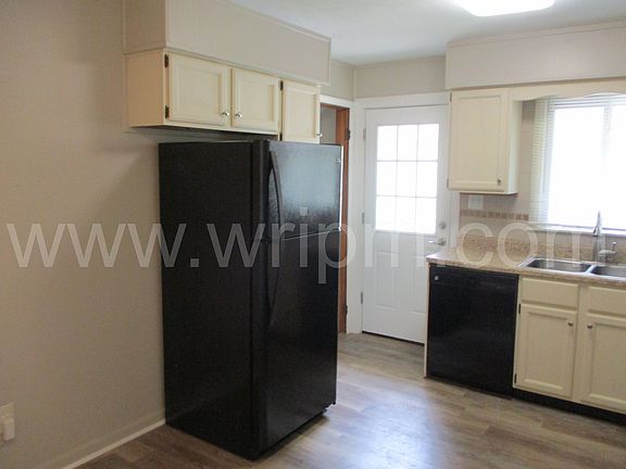 5th image of 907 Fenton St