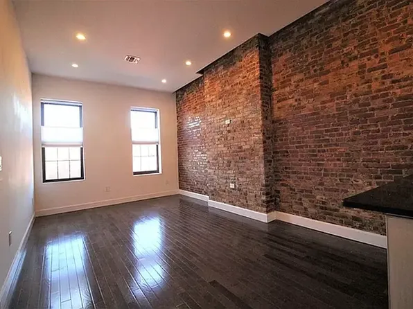 600 Quincy Street image 2 of 7