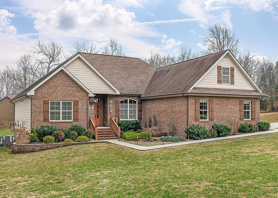 1st image of 902 Evelyn Ct