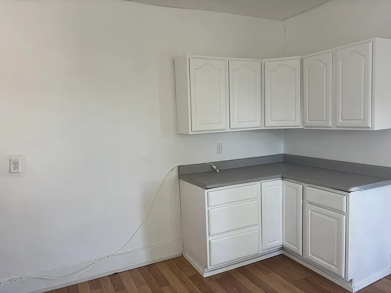 213 N 6th St #1/2 — Photo 14