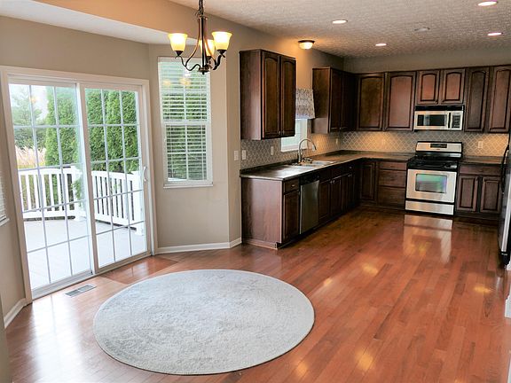 5th image of 7461 Tall Pine Dr
