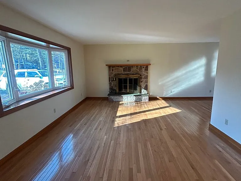 643 Wiltshire Dr — Photo 5
