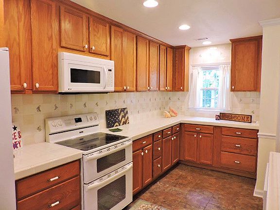 3rd image of 148 Timberlane Dr