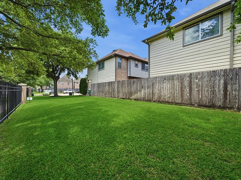 218 Plaza Del Sol Park — Photo 29