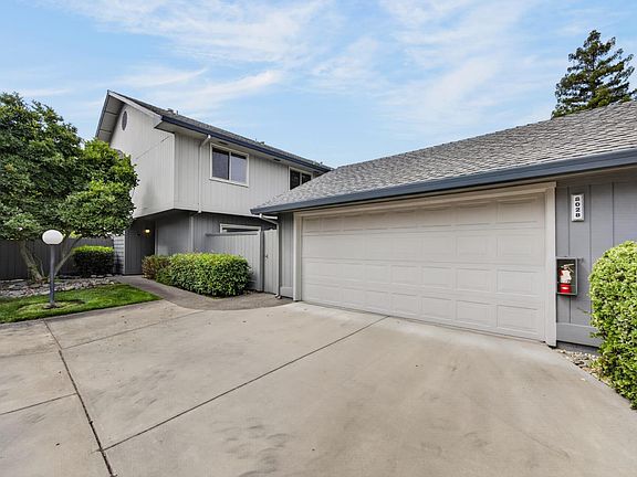 3rd image of 8028 Briar Ridge Ln