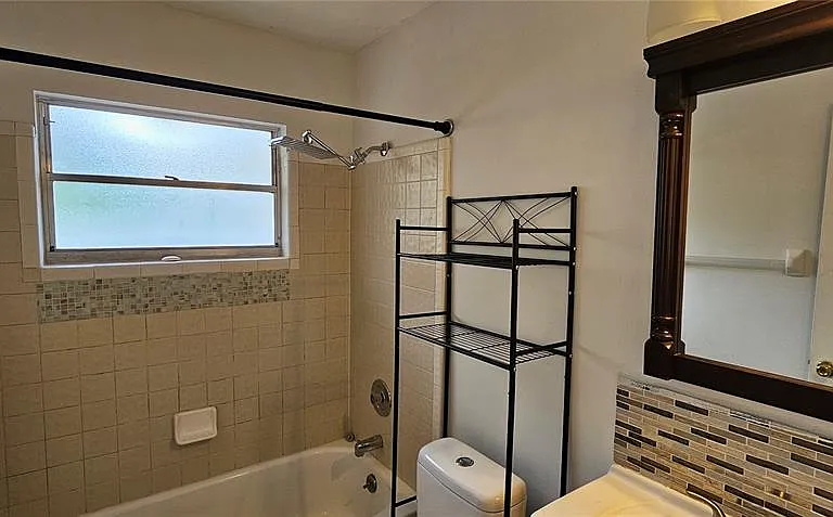 25 N Glenwood Ave — Photo 11