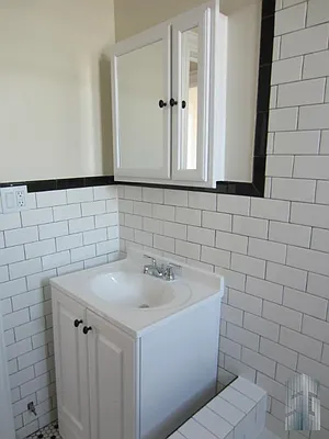 Rented by Skyline Group Real Estate | media 23