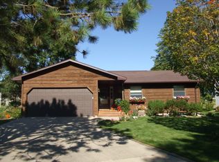 1828 Half Moon Rd, Brookings, SD 57006