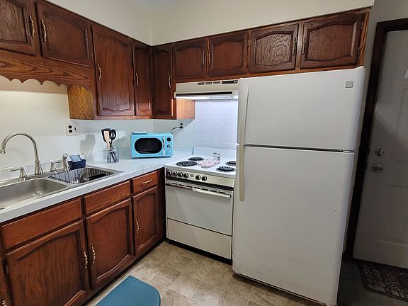 3rd image of 355 Blaine Ave