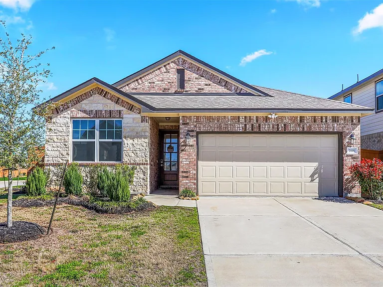 2116 Sweet Bay Dr — Photo 1