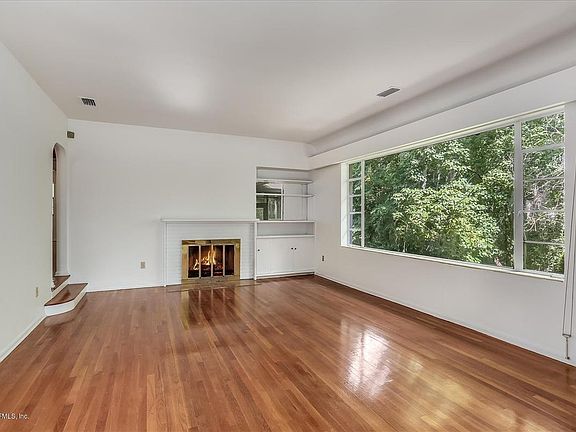 3rd image of 1239 Woodward Ave