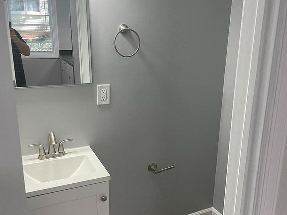 4th image of 6004 Madison St