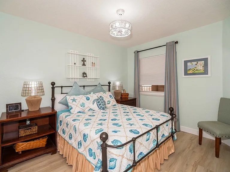 Bedroom #3 - queen size bed