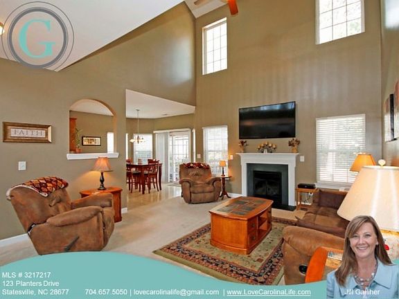 3rd image of 123 Planters Dr