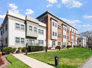 321 Hammond Pond Pkwy Unit 103, Brookline, MA 02467
