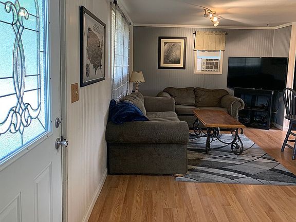 3rd image of 632 3rd Ave N