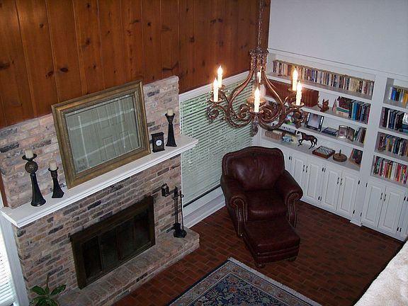 3rd image of 239 W Pineshadows Dr
