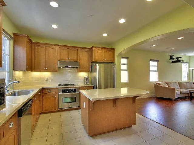 4 bed, 3.5 bath, 1852 sqft, $5,500 — Photo 3