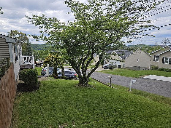 3rd image of 252 Eastgate Dr