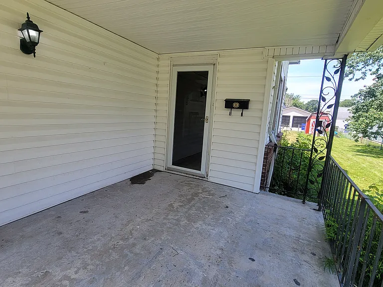 1411 S Webster St — Photo 29